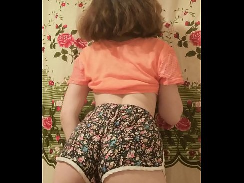 ❤️ 性感的年轻宝贝在镜头前脱下她的短裤 ❤️❌ Beautiful porn ❌️