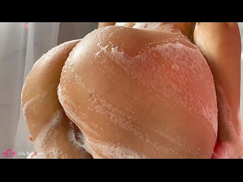 ❤️ 布鲁内特在淋浴时用振动器自慰阴部达到强烈的高潮 ❤️❌ Beautiful porn ❌️