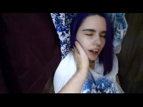 ❤️ 在衣柜里发现我的妹妹并帮助她射精 ❤️❌ Beautiful porn ❌️